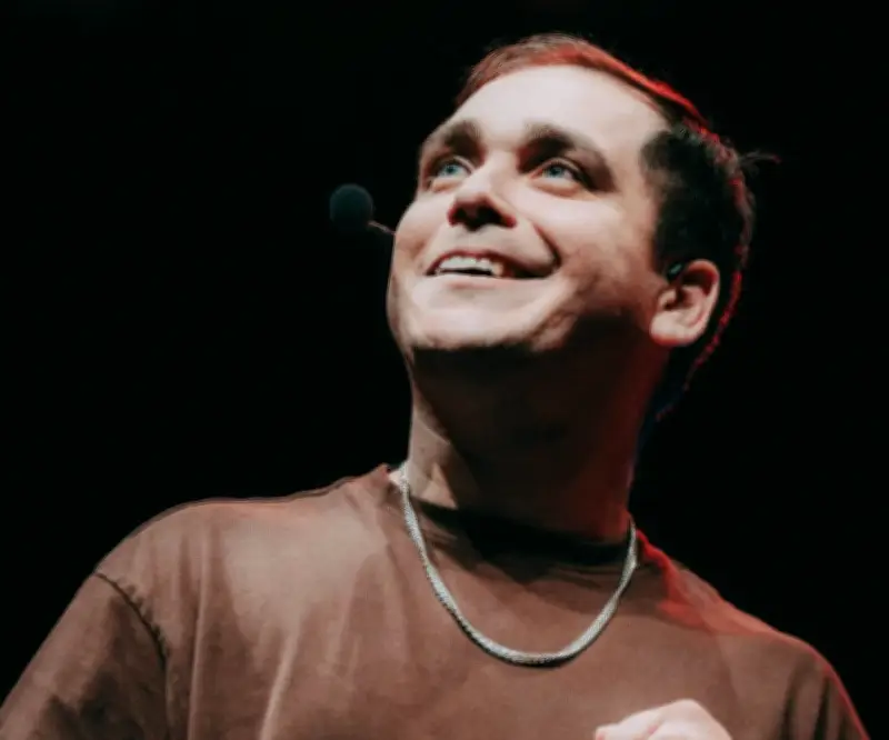 Lucho Miranda llega a Cali: El humor que desafía la parálisis cerebral con 'Abriendo las Manos'