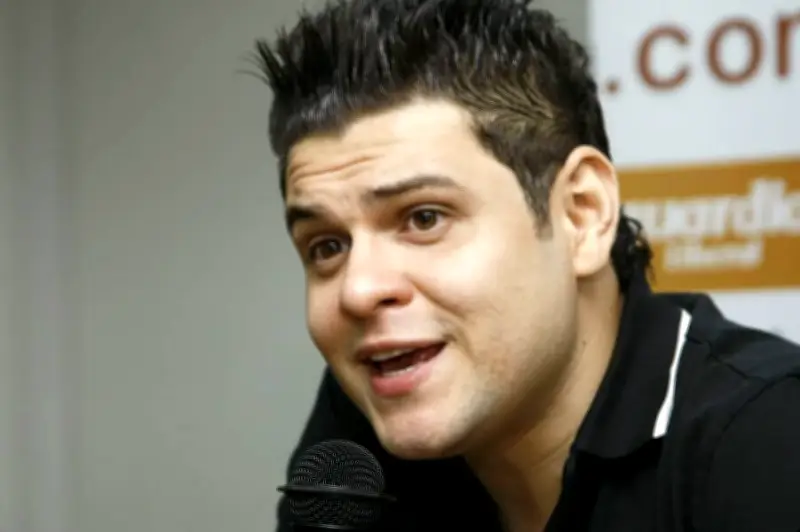 Luifer Cuello genera polémica en redes sociales por video con licor y escorpión