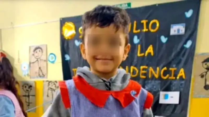 Madre de niño de 4 años habla tras muerte por distracción médica en cirugía