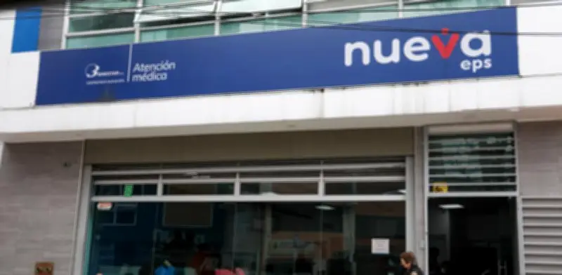 Madre en Santander denuncia que Nueva EPS no entrega nebulizador vital para su hijo con fibrosis quística