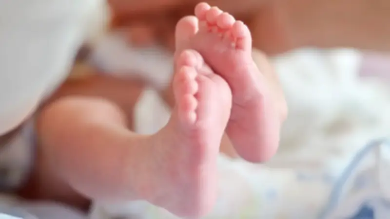 Madre implora a EPS intervenida traslado urgente de su bebé con problemas cardíacos a Cali