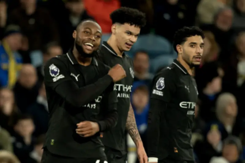 Manchester City vence a Leeds United sin Haaland y presiona al Arsenal en la Premier League