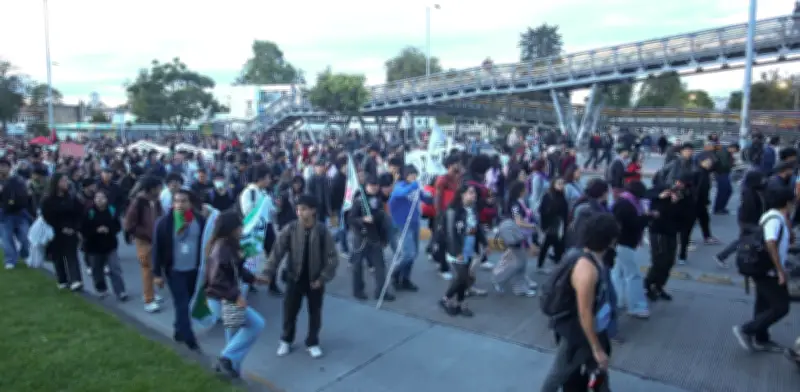 Manifestaciones paralizan Bogotá: bloqueos en corredores viales y afectaciones a TransMilenio