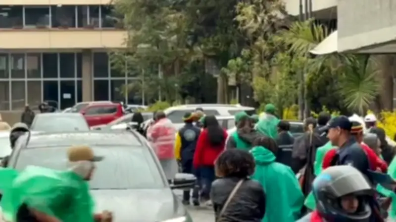 Manifestantes liberan a personas retenidas en entidades públicas de Bogotá tras protestas
