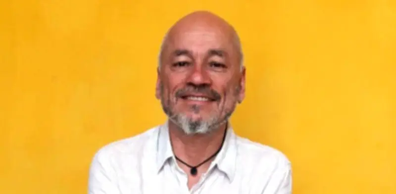 Ómar Rincón celebra la radio como un medio eterno y cercano en su columna