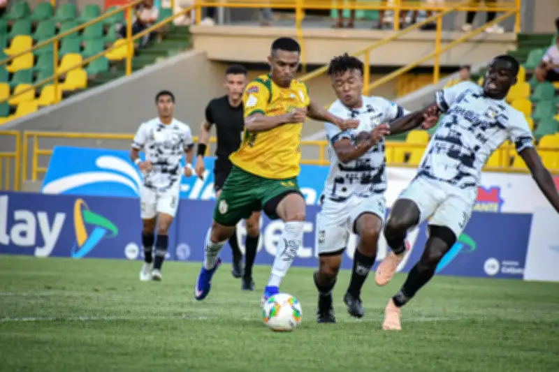 Mauro Manotas: Tres cirugías de rodilla no frenaron su fe ni sus goles en el Real Cartagena