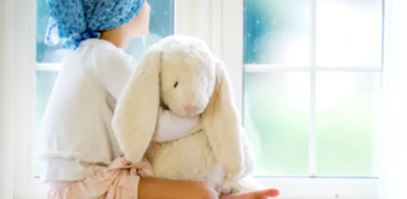 Médicos y gremios lanzan llamado urgente por la vida de niños con cáncer en Colombia