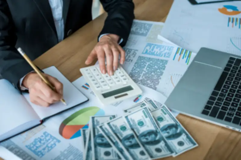 Mercado laboral de EE.UU. supera expectativas y genera volatilidad en divisas y petróleo