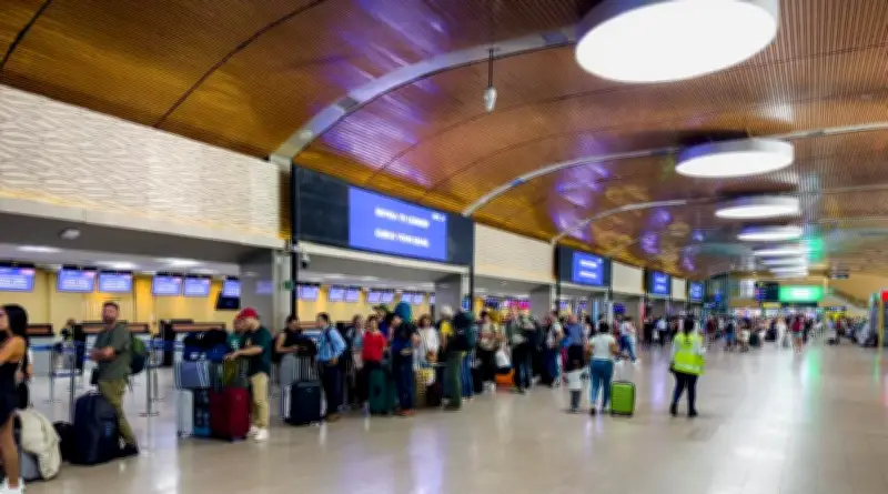 Migración Colombia activa plan especial ante protestas sindicales en aeropuertos