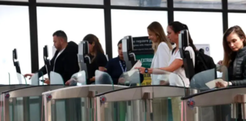 Migración Colombia enfrenta plan tortuga sindical con diálogo y ampliación de controles biométricos