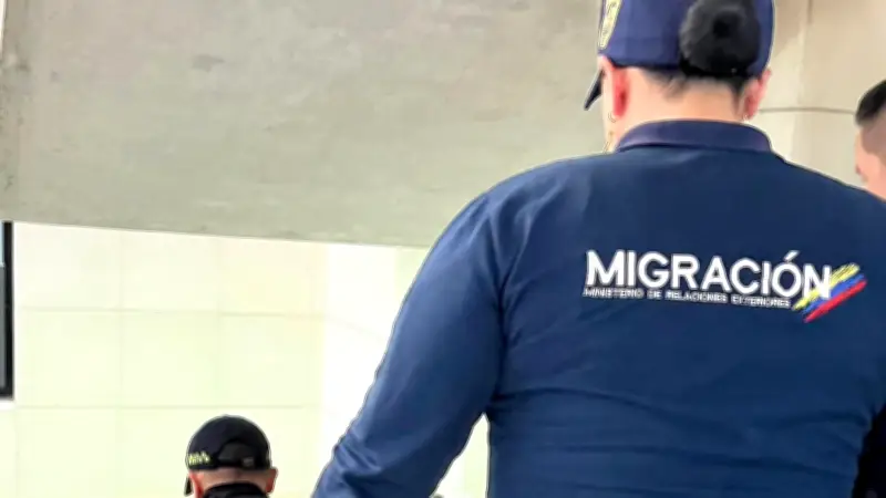 Migración Colombia inadmite a ciudadano lituano con juguetes sexuales en aeropuerto de Medellín