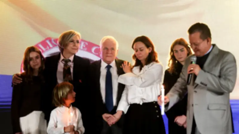 Miguel Uribe Londoño oficializa candidatura presidencial con críticas al Centro Democrático