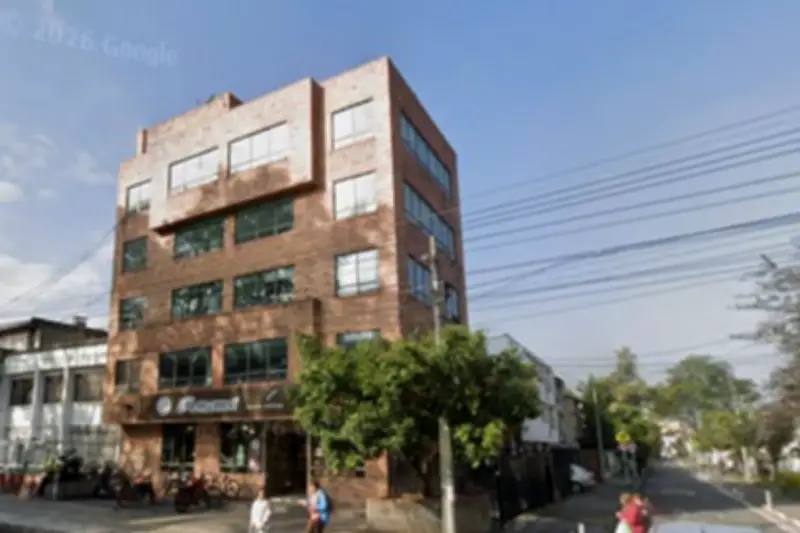 Millonario robo en panadería de Bogotá: cinco armados despojaron a 25 personas en zona custodiada