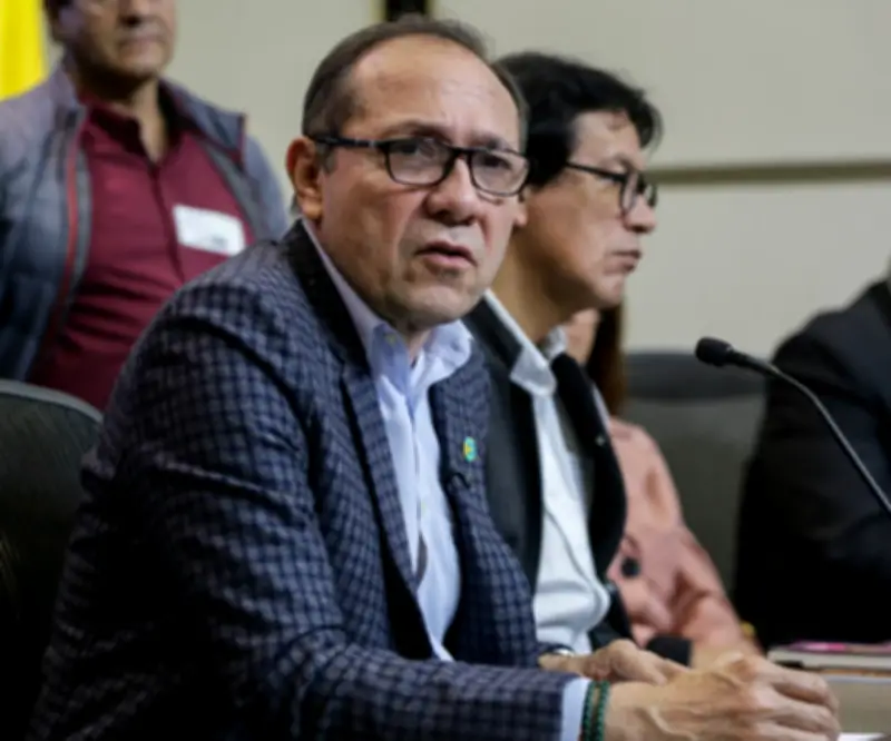 Ministro Sanguino confirma que nuevo decreto mantendrá alza del 23,7% al salario mínimo