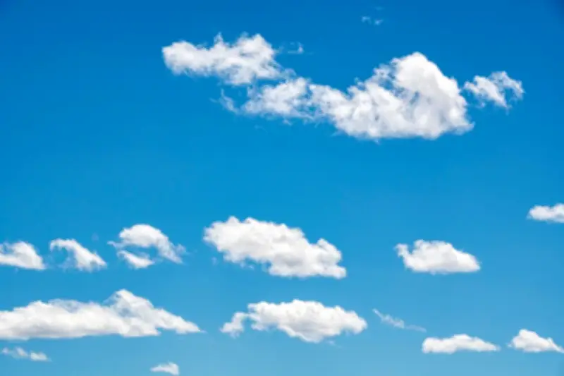 Mirar las nubes: una lección espiritual sobre cómo nuestra mirada interior moldea la realidad