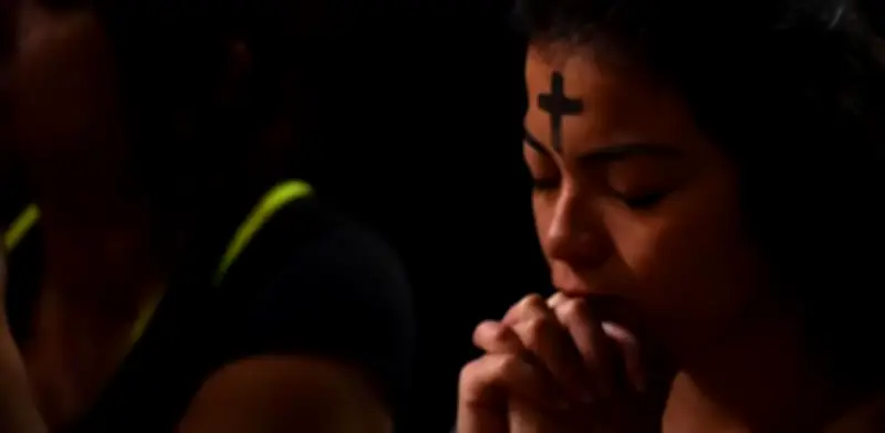 Miércoles de Ceniza: Derecho a permiso laboral para ceremonia religiosa en Colombia