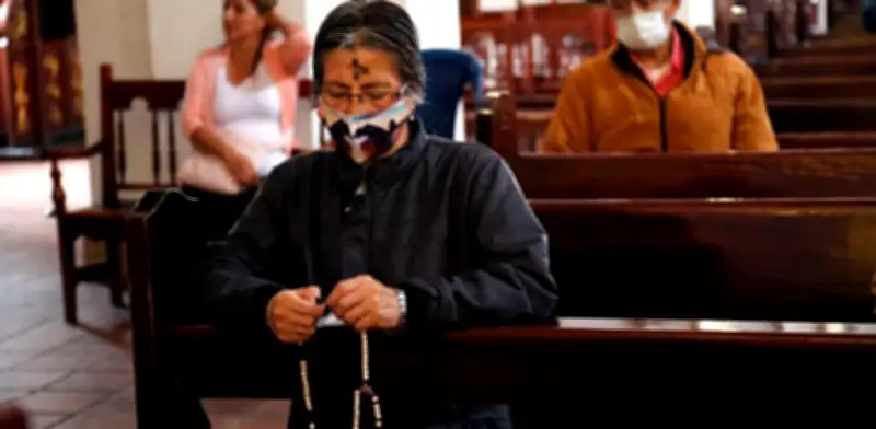 Miércoles de Ceniza: El profundo significado de la cruz de ceniza para los católicos