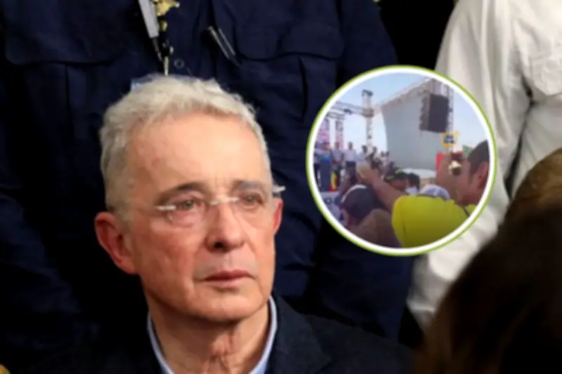 Momento de tensión en Cartagena: hombre hace gesto de disparo contra Álvaro Uribe