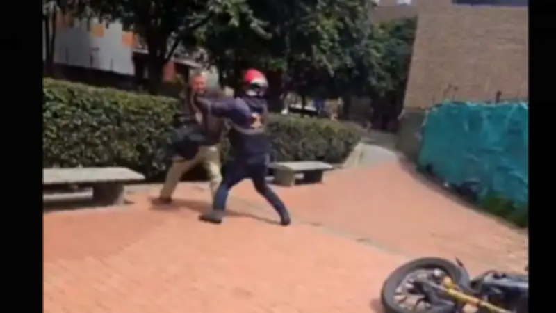 Motociclista agrede a adulto mayor en Suba por reclamarle uso de zona peatonal