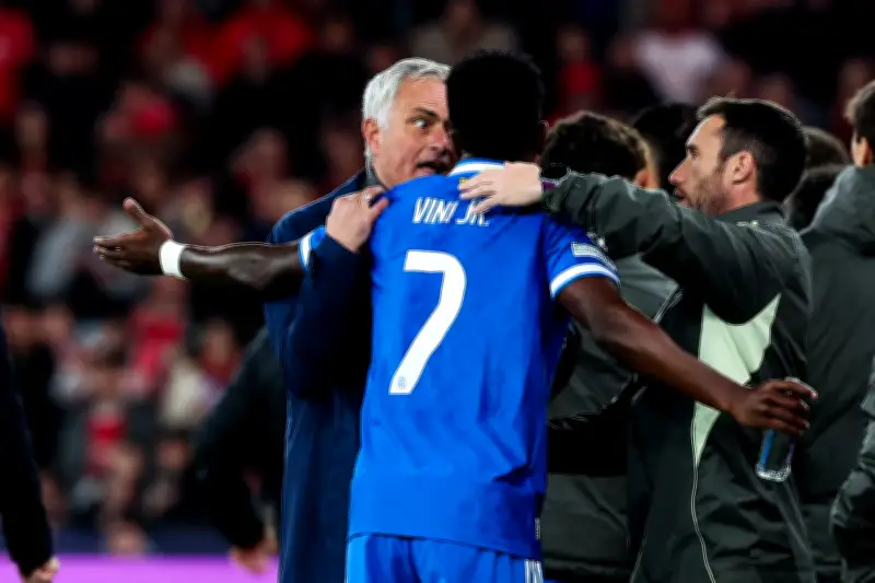 Mourinho cuestiona celebración de Vinicius Jr. tras incidente racista en Champions