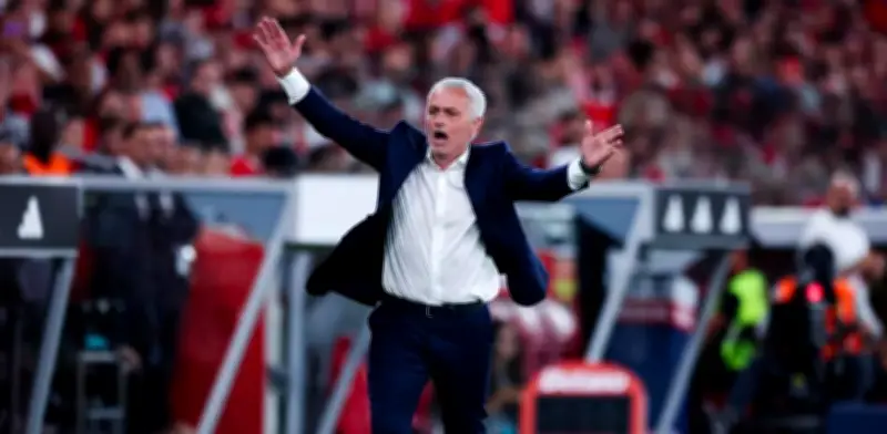 Mourinho estalla en la Champions: acusa a Vinícius y árbitro tras expulsión en Benfica-Real Madrid