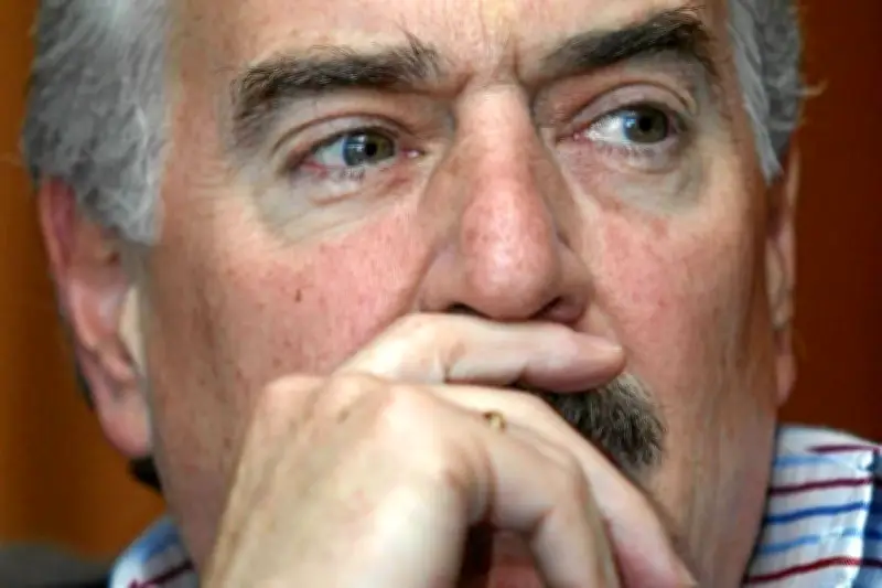 Mujeres colombianas exigen explicaciones claras a Pastrana sobre vínculos con Epstein