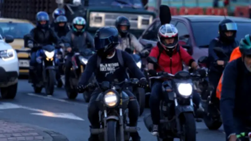 Multas severas para motociclistas sin espejos retrovisores en 2026