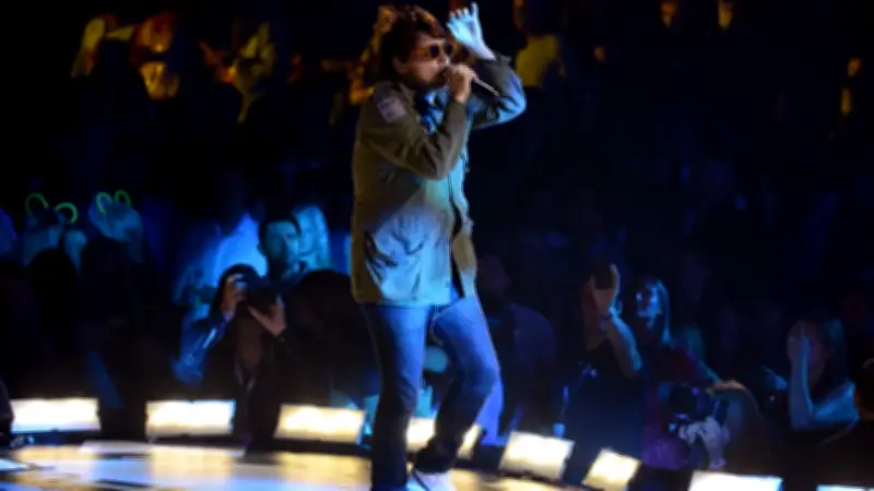 My Chemical Romance sorprende con homenaje a Millonarios en concierto bogotano