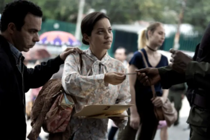 Natalia Reyes y Édgar Ramírez protagonizan 'Aún es de noche en Caracas', un thriller universal