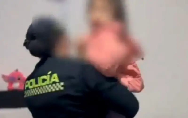 Niña de 3 años rescatada tras ser abandonada en Usaquén, Bogotá: vecinos alertaron por su llanto