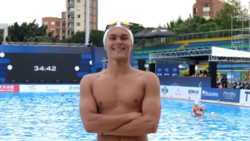 Nicolás Tascón conquista el bronce en la Copa Mundo de Natación Artística en Medellín
