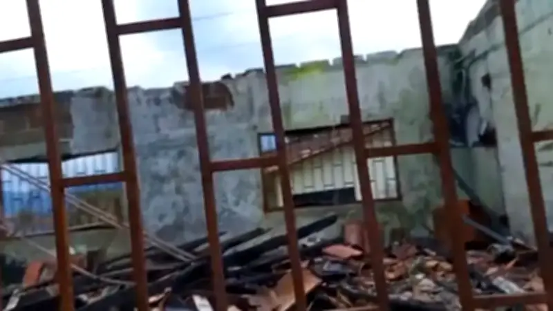 Niños de San Francisco, Antioquia, estudian en condiciones deplorables en su escuela