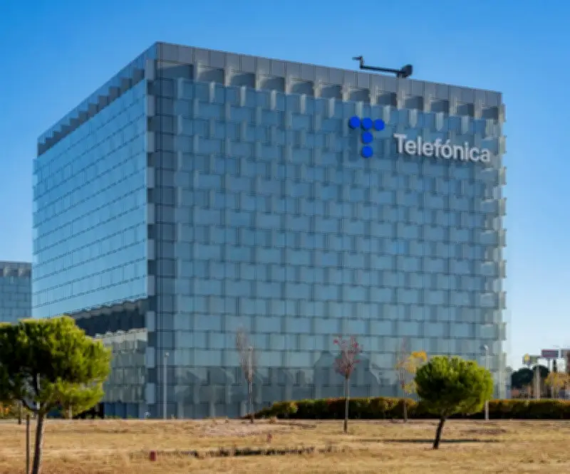 NJJ y Millicom adquieren Telefónica Chile en operación multimillonaria con opciones futuras