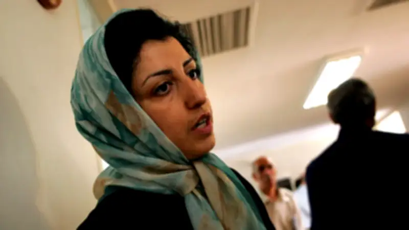 Nueva condena eleva a ocho las sentencias contra Nobel de la Paz Narges Mohammadi en Irán