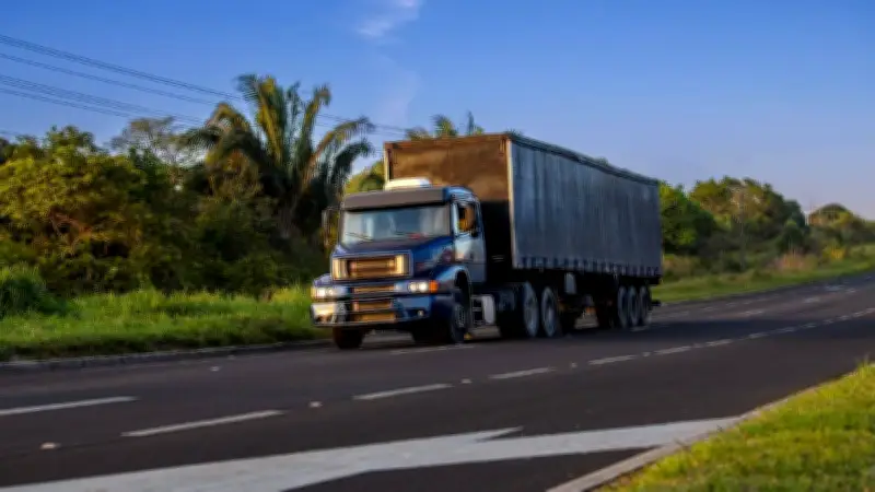 Nuevas multas en Colombia: Transportadores deben reportar carga en tiempo real desde noviembre 2025