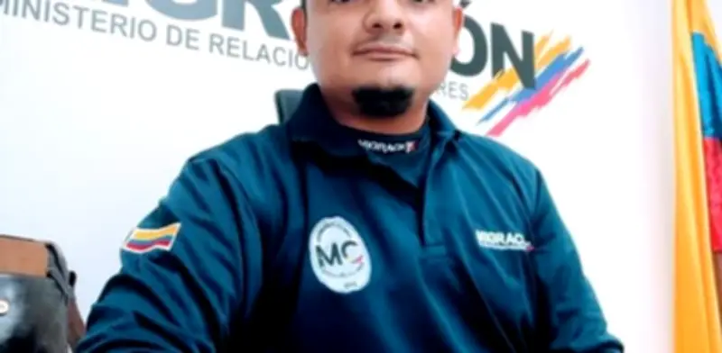 Oficial de Migración salva a viajero chileno de asfixia durante ataque epiléptico en aeropuerto de Cartagena