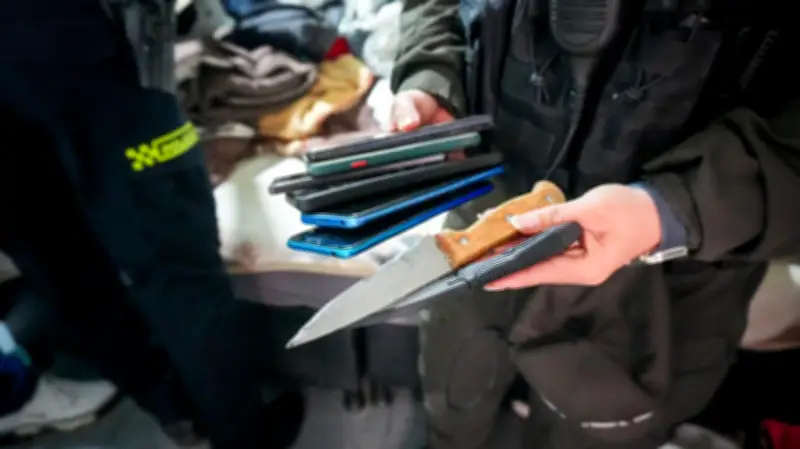 Operativo en La Capuchina incauta 15 celulares robados y armas en pagadiarios de Bogotá