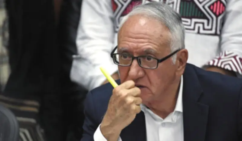 Pacientes Colombia denuncia penalmente al ministro de Salud por incumplir órdenes judiciales