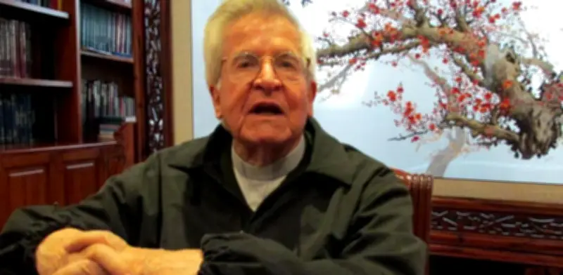 Padre Diego Jaramillo denuncia uso de su imagen con IA para estafas de colágeno