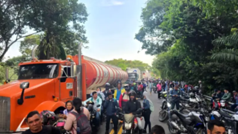 Padres bloquean Troncal del Magdalena en Santander por falta de transporte escolar