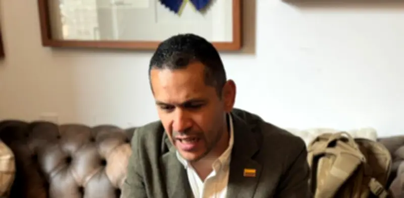 Palacios solicita a EE. UU. investigar menciones de Cepeda en computadores de Raúl Reyes