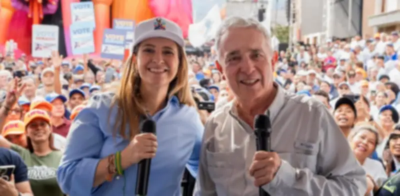 Paloma Valencia denuncia hostigamiento tras detectar mujer armada en evento con Uribe en Honda