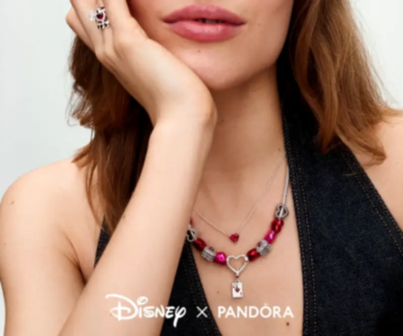 Pandora reinventa San Valentín con villanas Disney y el concepto ohana de Stitch