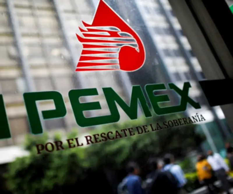 Pemex reduce pérdidas netas en último trimestre pese a caída en producción de crudo
