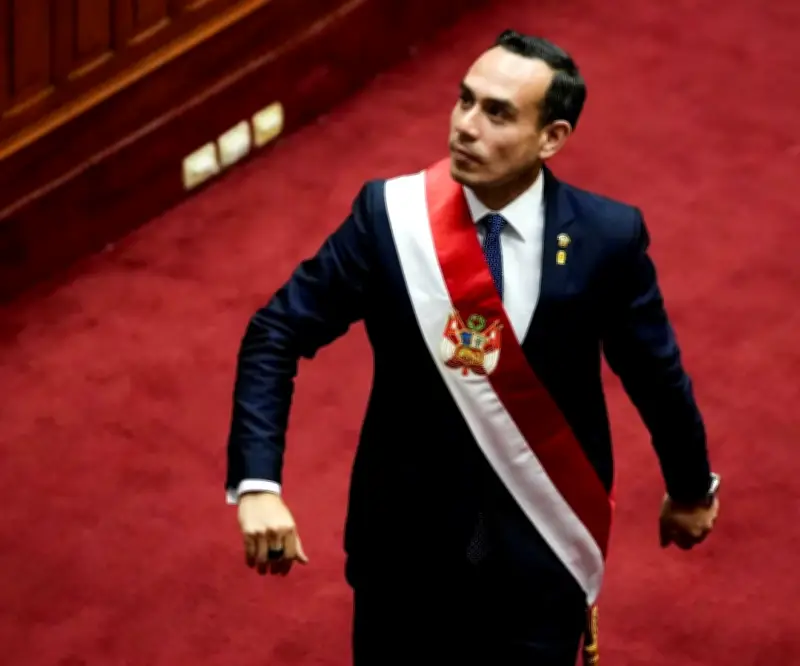 Perú debate censura a encargado presidencial en pleno extraordinario del Parlamento