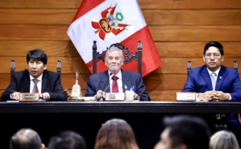 Perú enfrenta crisis institucional tras destitución de presidente interino José Jerí