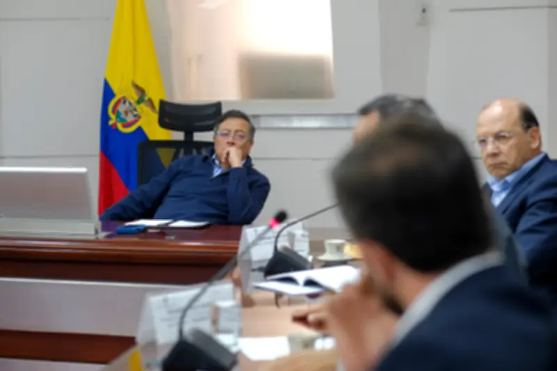 Petro amenaza con nuevo decreto de emergencia económica si Corte no levanta suspensión