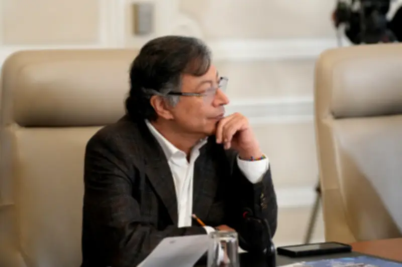 Petro convoca a bancos para revisar medidas de emergencia económica y crédito agrícola