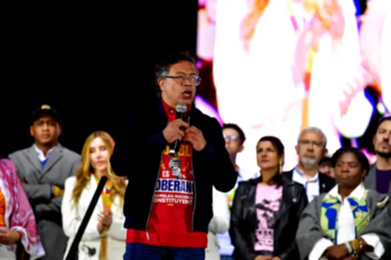 Petro convoca movilización por aumento del salario mínimo y enfrenta críticas de oposición