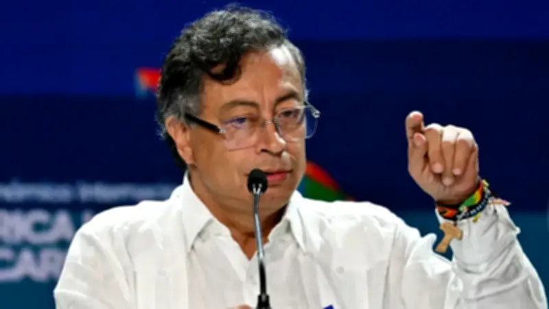 Petro convoca movilizaciones nacionales tras suspensión del aumento salarial mínimo